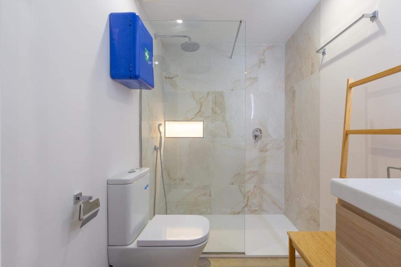 Apartamento Junto Al Faro .Marbella Centro.Vistas Mar Y El Puerto. Luaran gambar