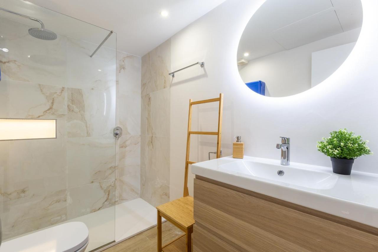 Apartamento Junto Al Faro .Marbella Centro.Vistas Mar Y El Puerto. Luaran gambar